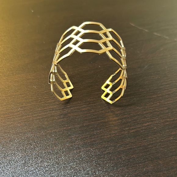 Elegant Gold Geometric Bracelet - Picture 5 of 6